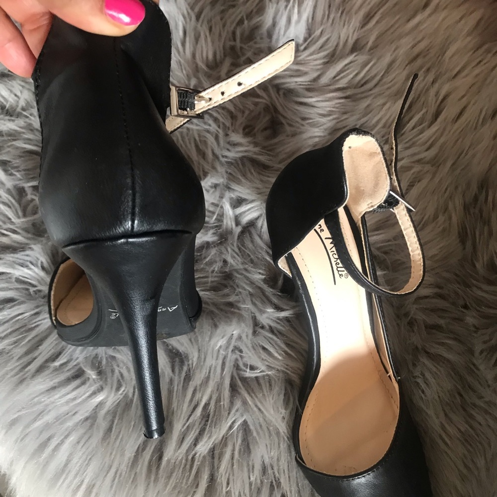 Shoes - Picture 3 of 7